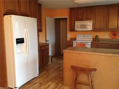 Kitchen view 2 - plenty of counter & cupboard spac