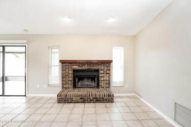 002-photo-living-room-10822501