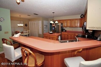 Large Kitchen with Breakfast Bar