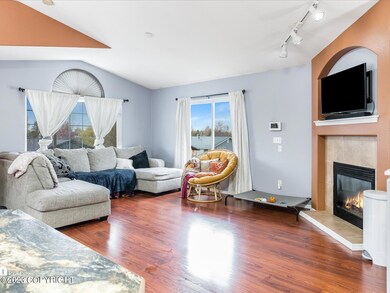 05-Living Room_ELI05010-Edit