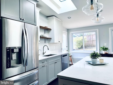 2826 Lorcom Ln, Arlington, VA 22207 - photo 5