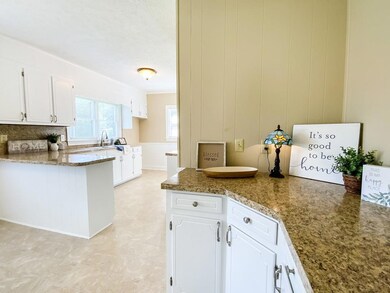Tons of cabinets /storage