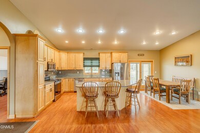 8646 Hogue Road, Bismarck, ND 58503