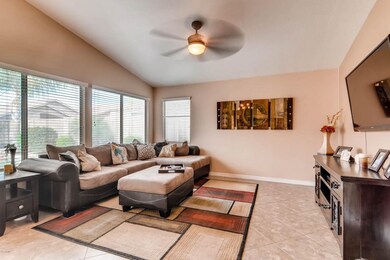 005-4-Living Room-2700x1801-300dpi
