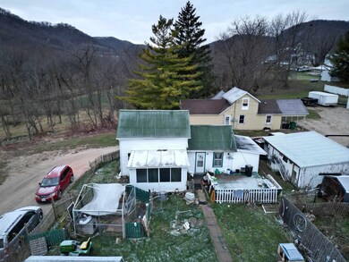 271 S 5th St, Lansing, IA 52151 - photo 2