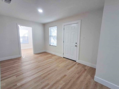 220 W Wardville St, Cleburne, TX 76033 - photo 4