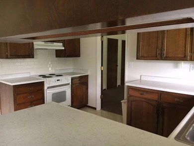 1461 Honeysuckle Ave, Medford, OR 97504 - photo 5