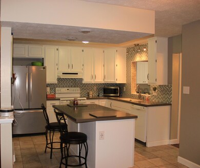 942 Hickory Dr, Marysville, OH 43040 - photo 2