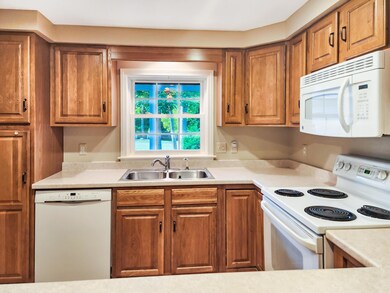 21 Cambridge Ct, Kennebunk, ME 04043 - photo 3