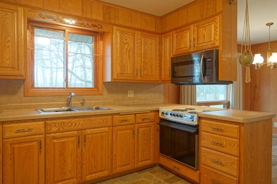 828 Donald St, Medford, WI 54451 - photo 3