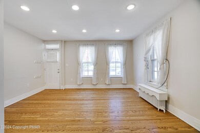 701 Scott St, Stroudsburg, PA 18360 - photo 3