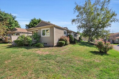 332 Songbird Ln unit 332, Southington, CT 06489 - photo 2