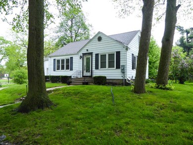 1604 Park Dr, Cedar Falls, IA 50613 - photo 2