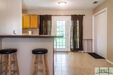 Breakfast bar and eat-in area