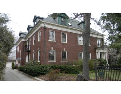 104 Babcock St unit 4, Brookline, MA 02446 - photo 2