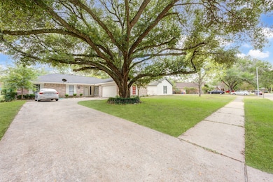 7438 Tall Pines Dr, Houston, TX 77088 - photo 4