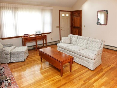 7 Robin Ln, Mashpee, MA 02649 - photo 4