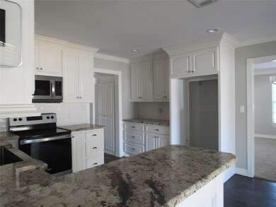 2825 La Vista Ave, Bay City, TX 77414 - photo 6