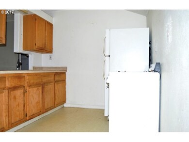 326 Log Cabin St, Independence, OR 97351 - photo 4