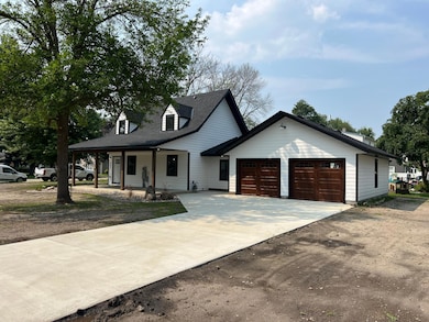 309 Central Ave S, Geneva, MN 56035 - photo 2