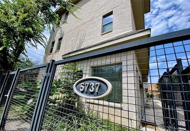 5737 Live Oak St unit 2, Dallas, TX 75206 - photo 3