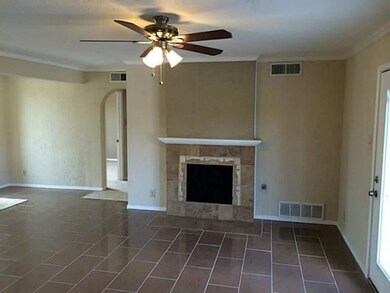 10901 Bella Vista Dr, El Paso, TX 79935 - photo 5