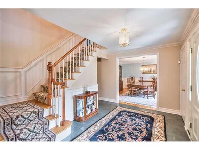 Entry/Foyer.