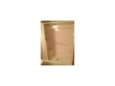 Bathroom. Spacious Double-Seated Shower