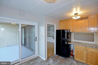 116 Roberts Ln unit 300, Alexandria, VA 22314 - photo 6