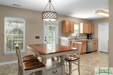 Eat-in kitchen