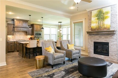 1224 SW Pebble Ln, Lees Summit, MO 64082 - photo 5