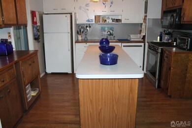 Kitchen with large center island