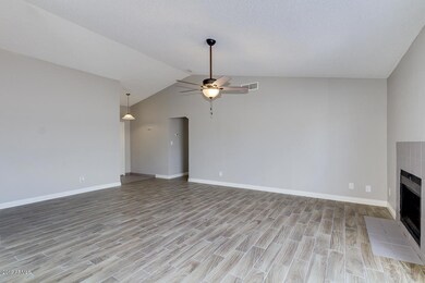 8026 W Mackenzie Dr unit 6, Phoenix, AZ 85033 - photo 7