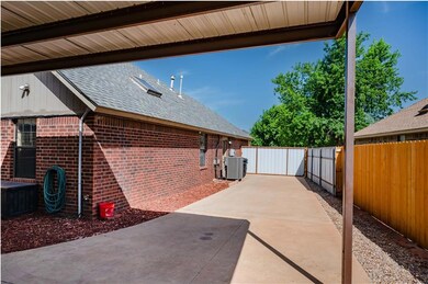 2424 E Hills Dr, Moore, OK 73160 - photo 7