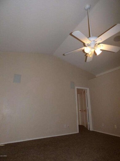 8FamilyRoomVaultedCeilings
