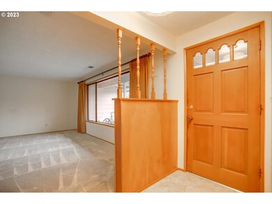 Living Room/Entrance