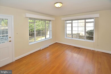 502 W Taylor Run Pkwy, Alexandria, VA 22314 - photo 6