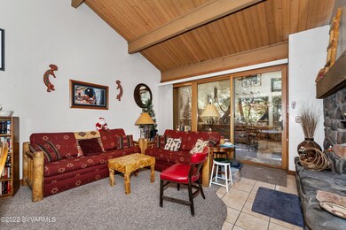 004_Living Room