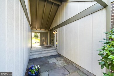 9424 Bethany Place, Montgomery Village, MD 20886 - photo 2