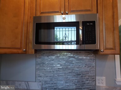 1601 Woodhill Ct, Hyattsville, MD 20785 - photo 3