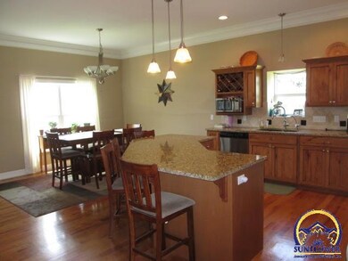 2728 SW Bluestem Dr, Topeka, KS 66614 - photo 4