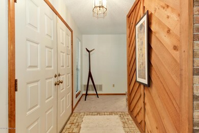 441 Holiday Hill Cir E, Jacksonville, FL 32216 - photo 3