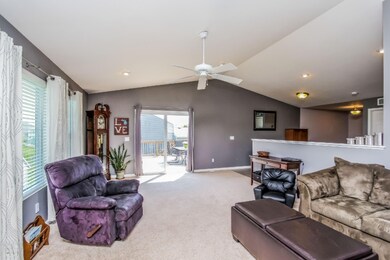005-Living_Room-2792604-medium