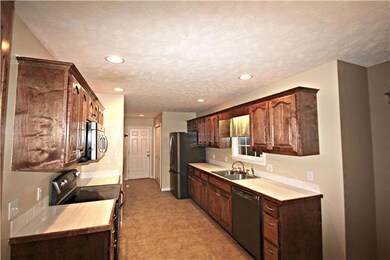 872 Indian Springs Cir, Manchester, TN 37355 - photo 5