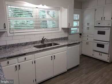 120 Longview Dr, Alexandria, VA 22314 - photo 4