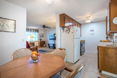 23 dining kitchen