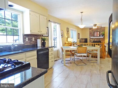 18 Jennifer Ln, Morrisville, PA 19067 - photo 6