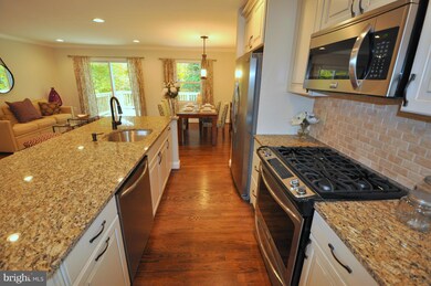 8813 Queen Elizabeth Blvd, Annandale, VA 22003 - photo 5