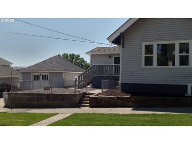 324 NW 9th St, Pendleton, OR 97801 - photo 4