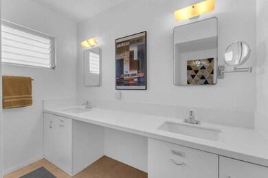 DB241 NEW Bath1